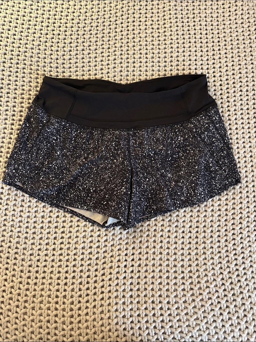 RARE Lululemon Women's Black Speckled Active Shorts 4” inseam size 6